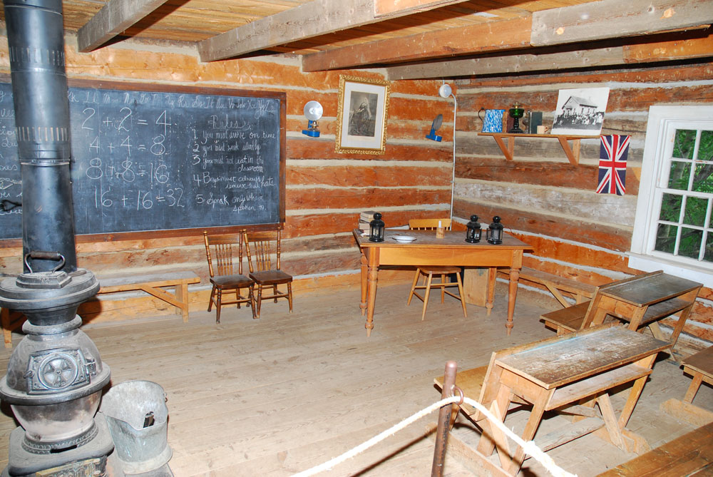 Школа конца 19-го века. Fort Edmonton Park. Edmonton, 2012