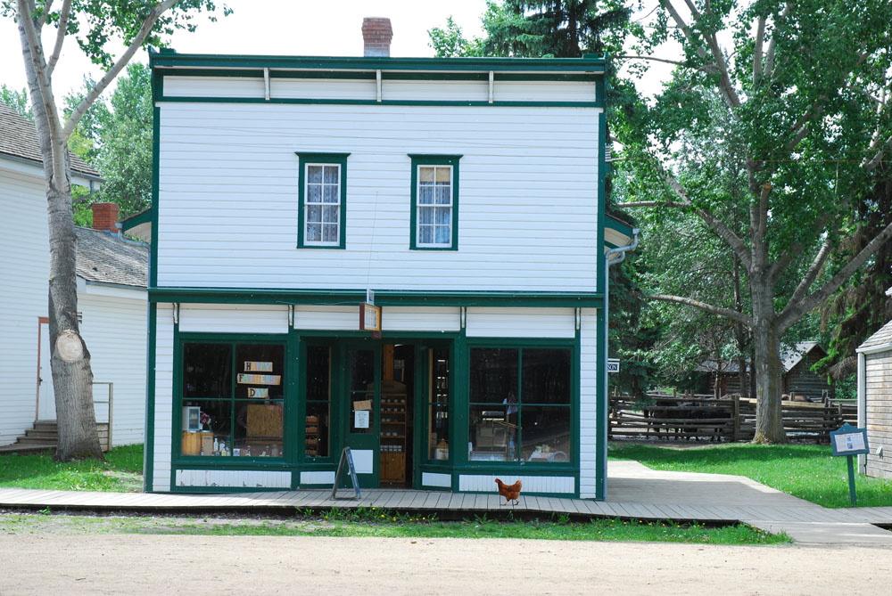 По улицам важно ходют куры. Fort Edmonton Park. Edmonton, 2012